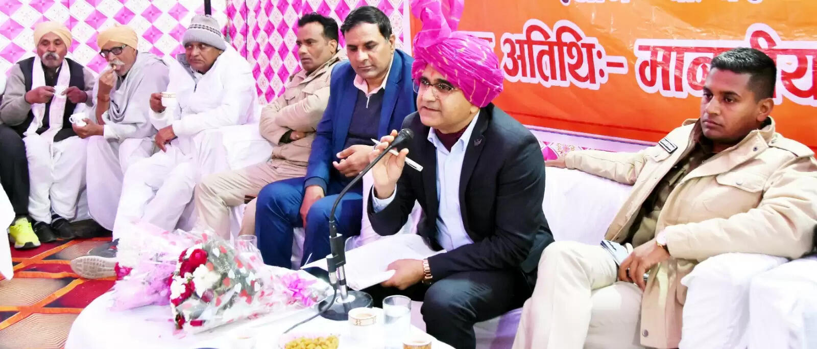 पलवल :&nbsp;उपायुक्त डा. हरीश कुमार वशिष्ठ ने बनचारी गांव से शुरू किया रात्रि ठहराव कार्यक्रम