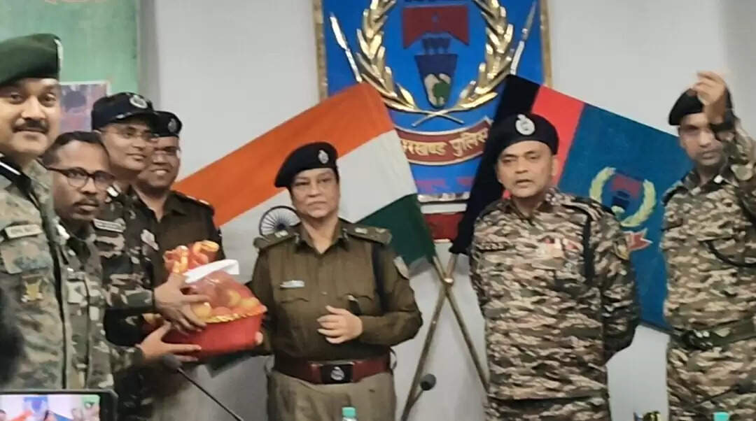 सारंडा में नक्‍सली आत्मसमर्पण करें या कड़े प्रहार के लिए रहें तैयार : डीजीपी