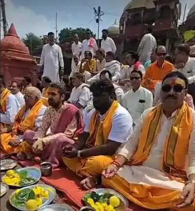 शिप्रा आरती विवाद गहराया, देशभर के तीर्थ पुरोहित उज्जैन में जुटे, आंदोलन की दी चेतावनी