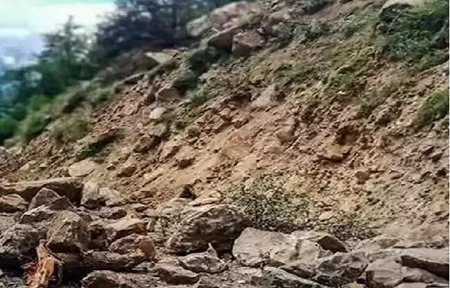 सिक्किम में आर्मी कैंप पर भूस्खलन से तीन जवानों की मौत, छह सैनिक लापता