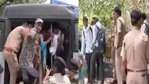 भोपाल में शिक्षक भर्ती अभ्यर्थियों पर पुलिस की&nbsp;सख्ती,&nbsp;मुख्यमंत्री&nbsp;निवास&nbsp;घेरने&nbsp;से रोका, बसों में भरकर थाने ले गए, अभद्रता के आरोप