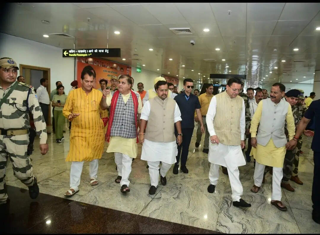 भाजपा के राष्ट्रीय अध्यक्ष नितिन नवीन पहुंचे देहरादून, कई जगह गर्मजाेशी से कार्यकर्ताओं ने किया स्वागत