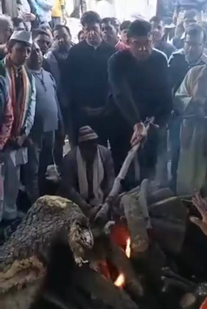 पूर्व मंत्री श्रीप्रकाश पंचतत्व में विलीन, बेटों ने दी मुखाग्नि— राजकीय सम्मान के साथ हुआ अंतिम संस्कार