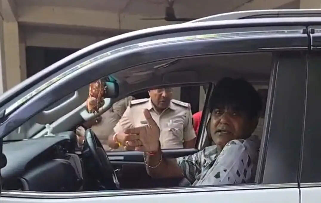 मनिहारी मुख्य पार्षद लाखो यादव पर थाने में हंगामा व दुष्प्रचार का केस दर्ज