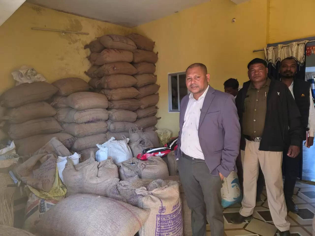 कोरबा : अवैध रूप से भंडारित धान के विरुद्ध बड़ी कार्रवाई, ग्राम बकसाही में 95.20 क्विंटल धान जब्त