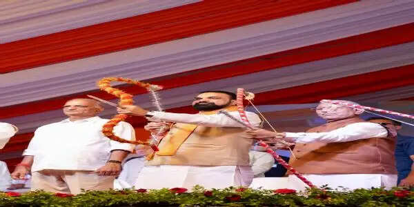 पटना के गांधी मैदान में रावण दहन, राज्यपाल और मुख्यमंत्री ने की शिरकत