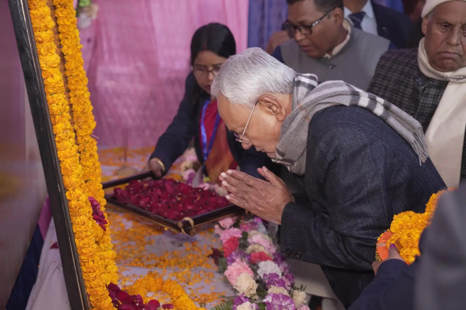 मुख्यमंत्री ने जननायक कर्पूरी ठाकुर को श्रद्धांजलि दी