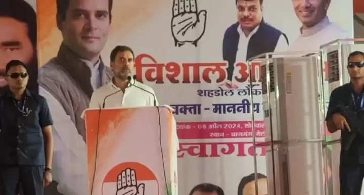 देश में दो विचारधाराओं आदिवासी और वनवासी की लड़ाई चल रही: राहुल गांधी