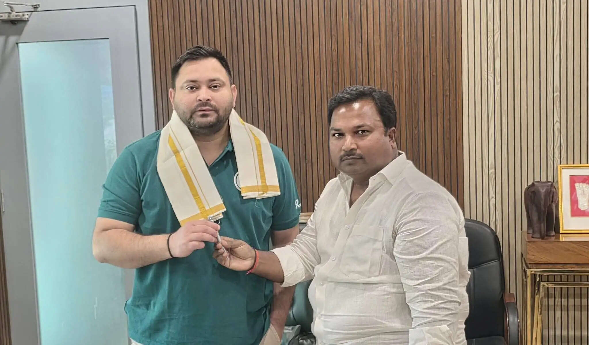 राजद जिलाध्यक्ष ने नेता प्रतिपक्ष से मुलाकात कर संगठन को लेकर की चर्चा