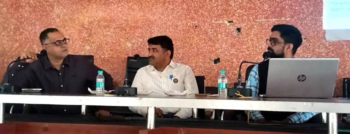 सिरसा: फील्ड ट्रेनर्स को जनगणना से जुड़े पहलुओं से करवाया अवगत