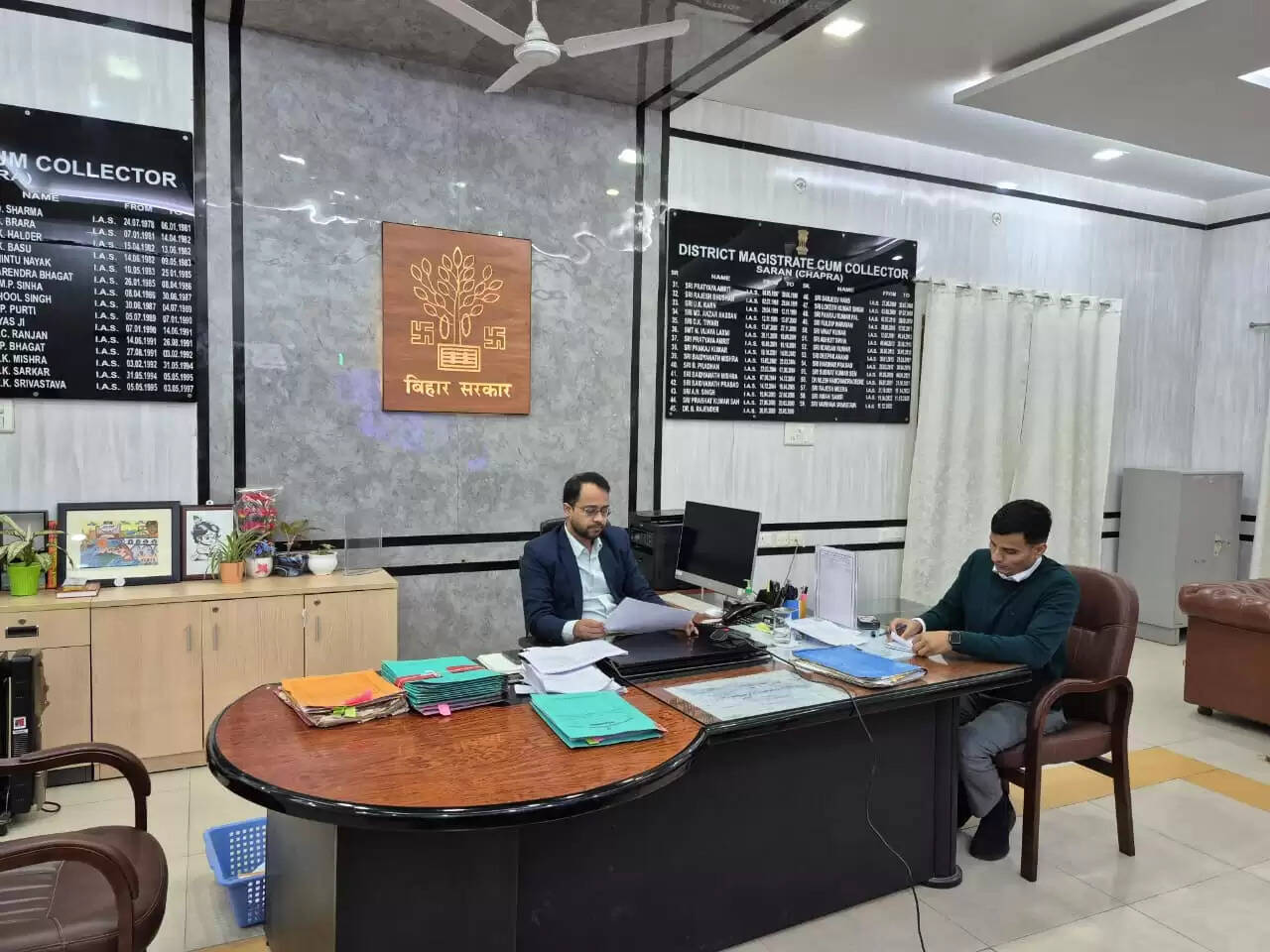 डीएम ने की पथ निर्माण योजनाओं की समीक्षा