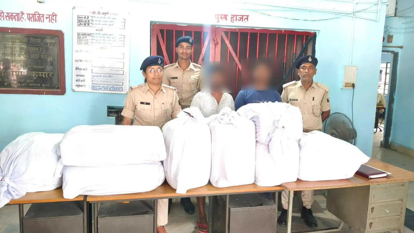 कार से ले जाए जा रहे 148 किलो गांजा जब्त, दो गिरफ्तार