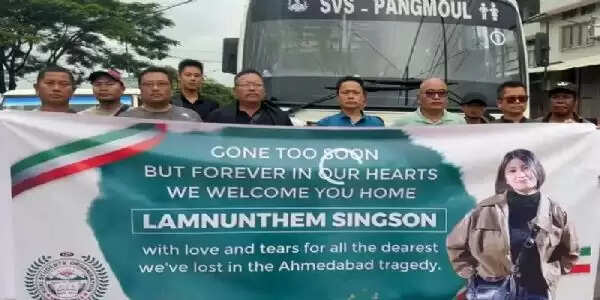 अहमदाबाद विमान दुर्घटना : क्रू मेंबर लमनुंथेम सिंगसन का शव लेने परिवार और समुदाय के लोग डिमापुर रवाना