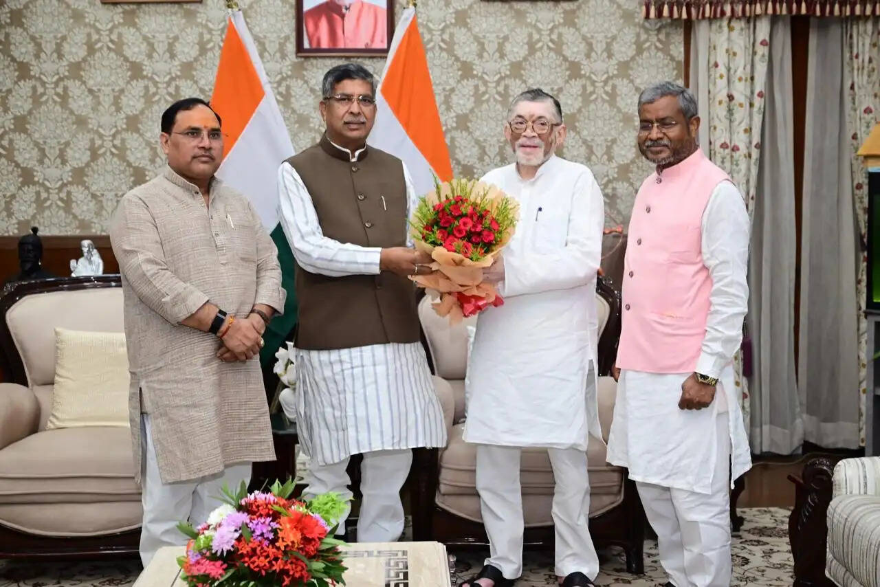 राज्यपाल से मिला भाजपा का शिष्टमंडल, प्रदेश अध्यक्ष आदित्य साहू ने छात्र आंदोलन से उपजे हालात पर हस्तक्षेप करने का किया आग्रह