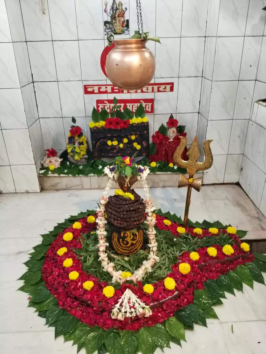 सावन मास में रुद्रेश्वर महादेव मंदिर में लगती है श्रद्धालुओं की भीड़