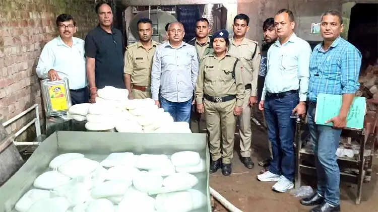 पामोलीन ऑयल से बन रहा था पनीर, खाद्य विभाग ने पकड़ी इकाई, लाइसेंस निलंबित, 10 कुंतल पनीर नष्ट
