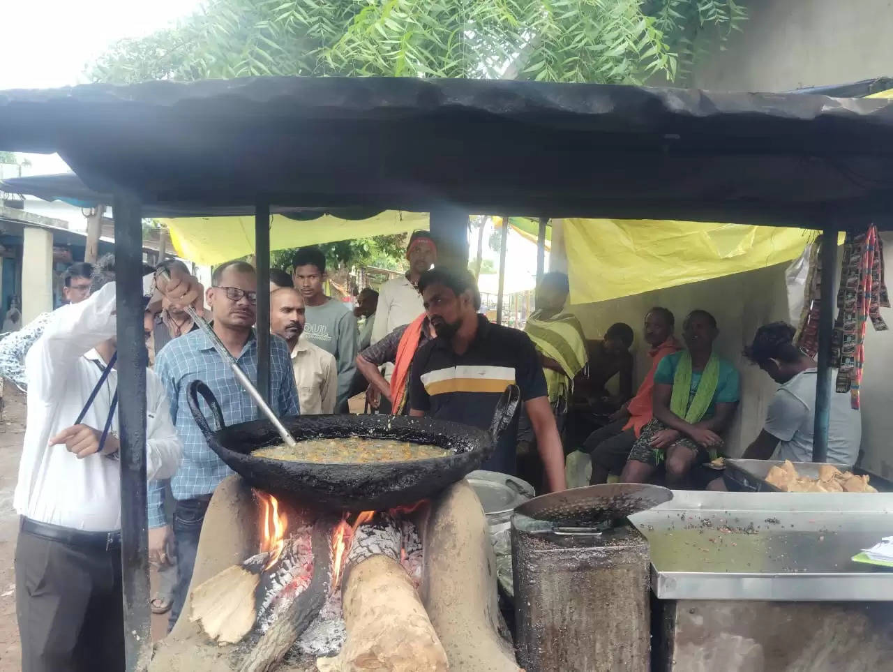 जिले के कई स्थानों में खाद्य परिसरों का किया गया निरीक्षण