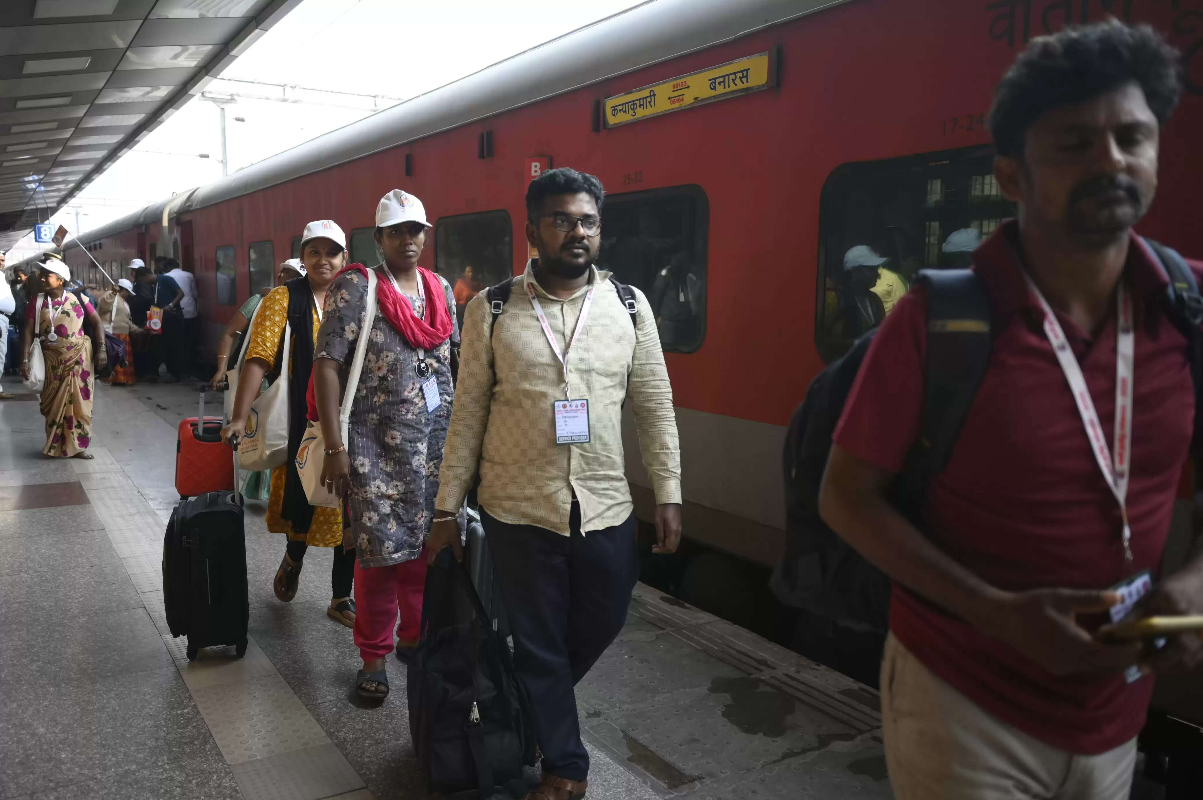 तमिल संगमम: तमिल स्वयं सहायता समूह, मुद्रा ऋण लाभार्थी काशी पहुंचे,स्वागत