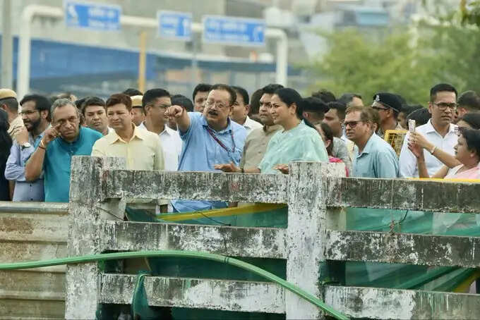 मुख्यमंत्री ने मुनक नहर के छठ घाट निर्माण कार्यों का किया निरीक्षण