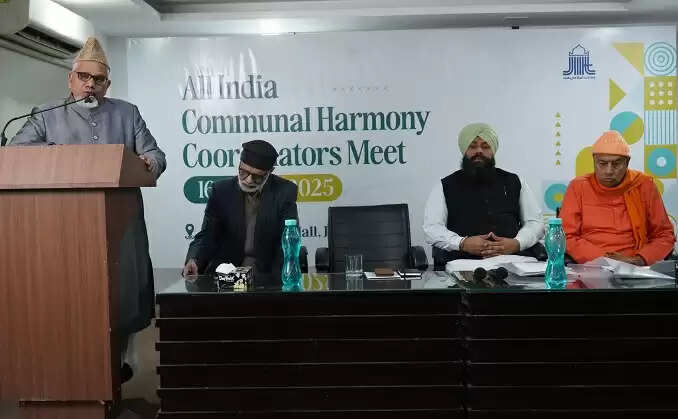 मुसलमानों को आगे बढ़कर देश में सांप्रदायिक सद्भाव के लिए प्रयास करना चाहिए: सआदतुल्लाह हुसैनी