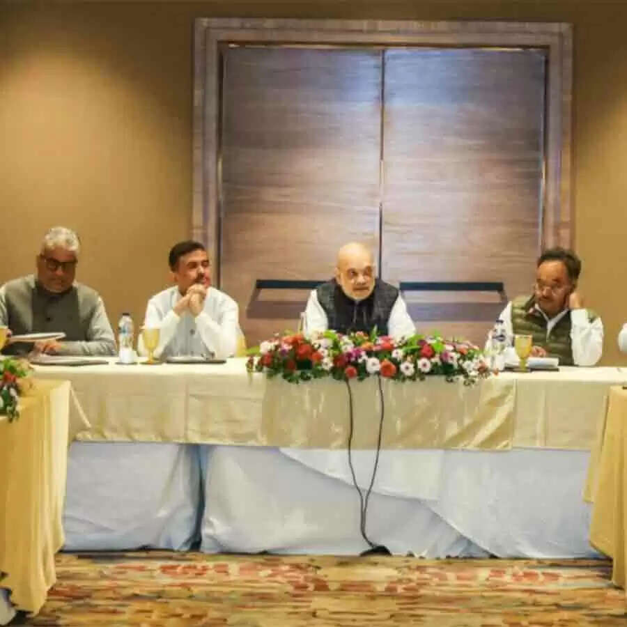 कोलकाता में अमित शाह ने राज्य भाजपा नेतृत्व से क्षेत्रवार हालात की ली रिपोर्ट