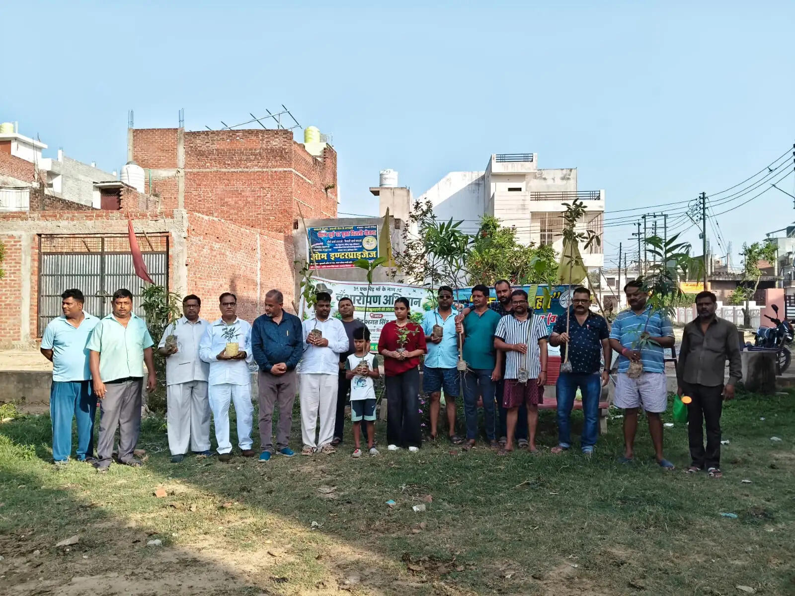 जीवनधारा पौधारोपण अभियान हुआ गतिशील, शहीद भगत सिंह पार्क में लगाए गए विभिन्न प्रजातियों के पौधे