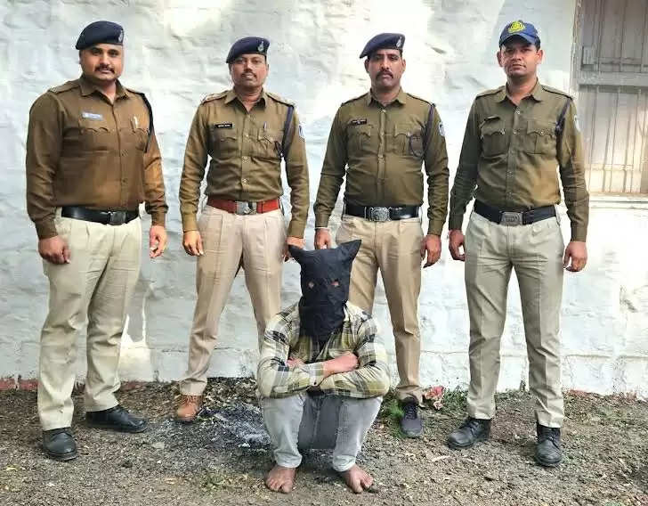 मंदसौर: ईनामी फरार आरोपी को पिपलियामंडी पुलिस ने किया गिरफ्तार