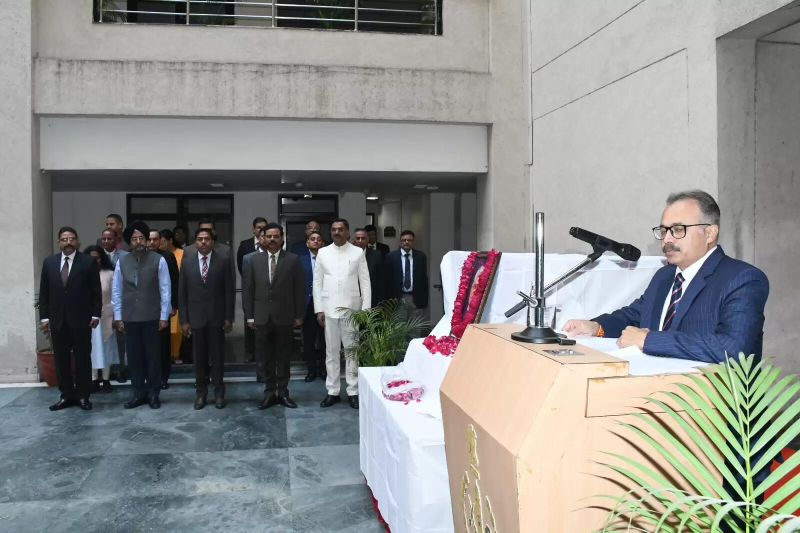 पूर्व प्रधानमंत्री अटल की जयंती पर डीजीपी ने दिलाई पारदर्शिता की शपथ