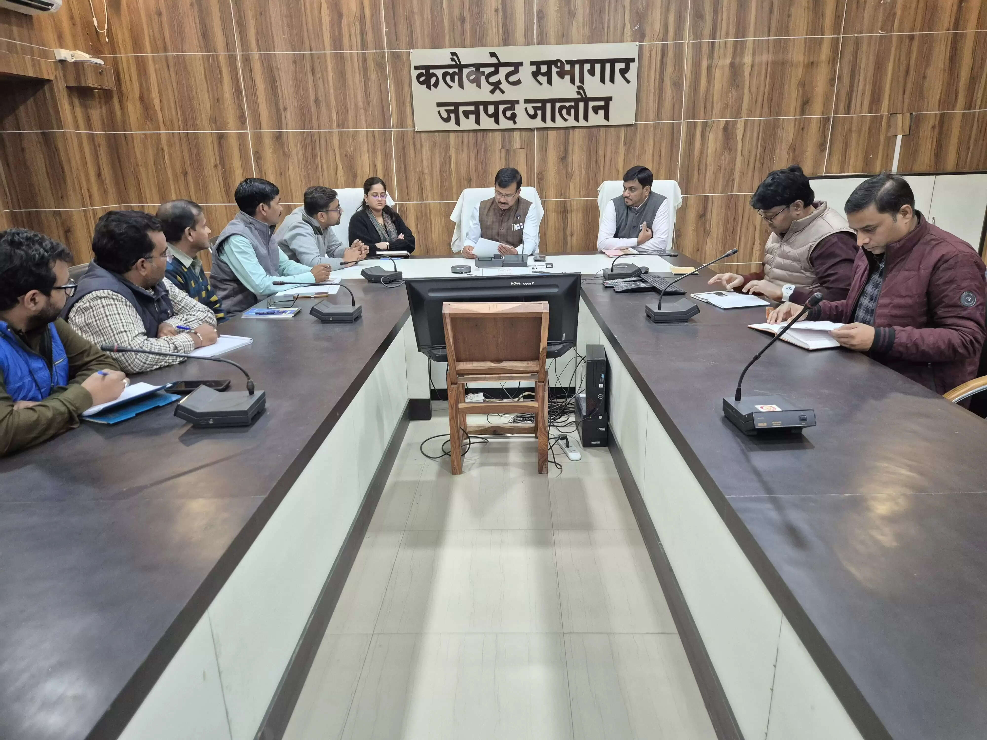 भीषण ठंड और घने कोहरे के चलते जालौन में दो दिनों के लिए कक्षा 8 तक के स्कूल बंद