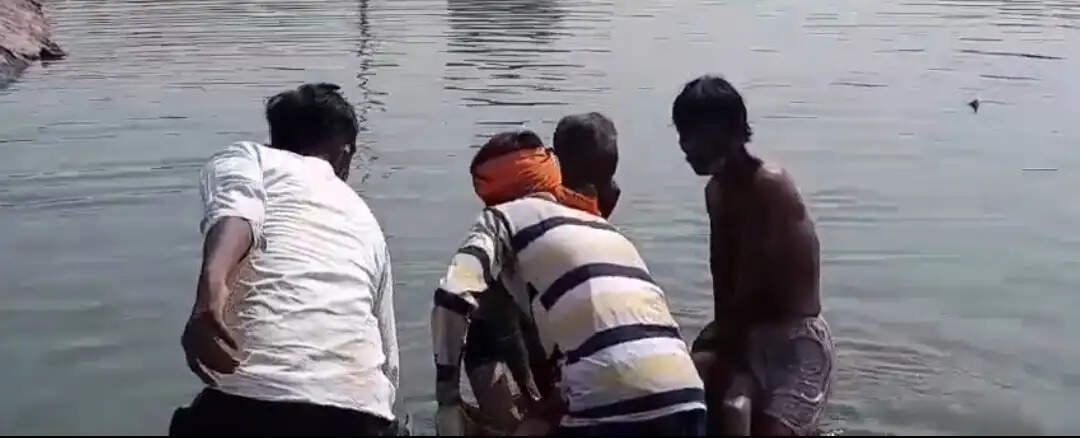 तालाब में डूबने से बीस वर्षीय युवक की मौत