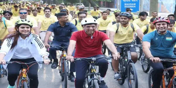 फिट इंडिया संडेज ऑन साइकिल के विशेष संस्करण का मांडविया ने किया नेतृत्व