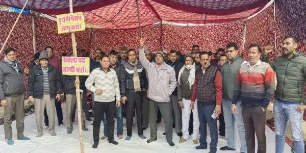 कैथल: चंडीगढ़ में सरकार से वार्ता विफल, कैथल में जारी रहा पटवारियों का धरना