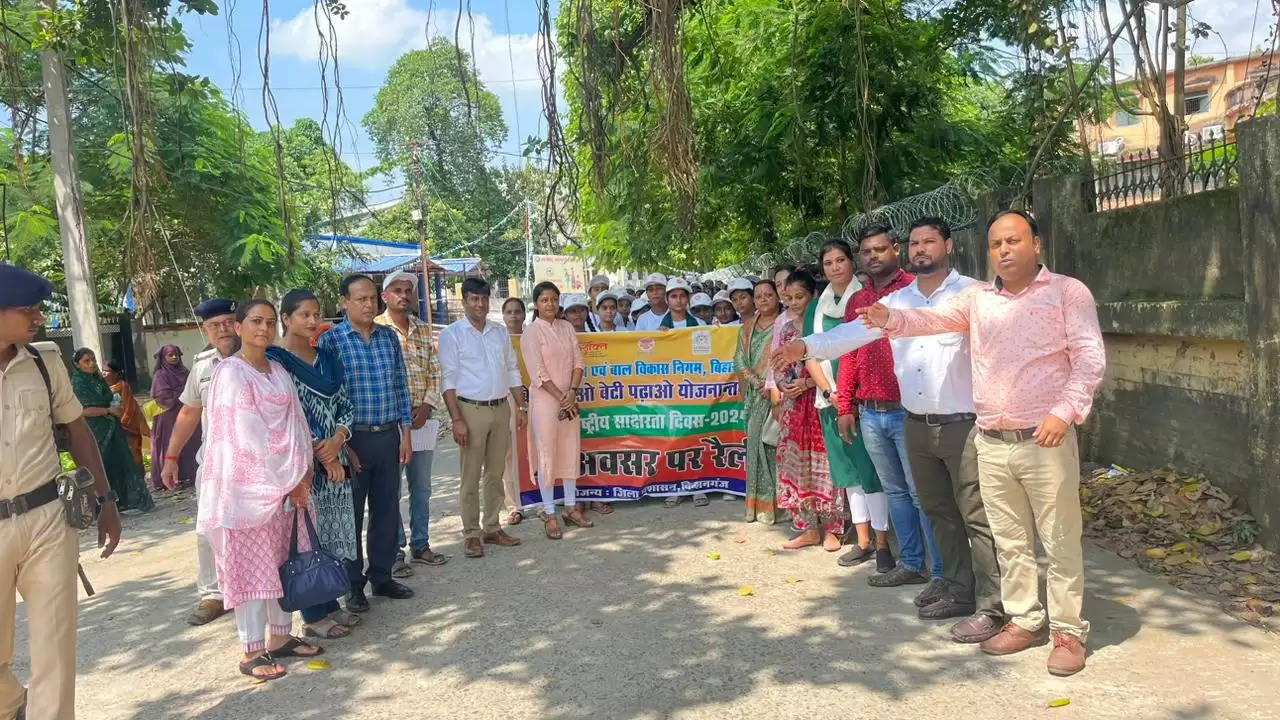 अंतरराष्ट्रीय साक्षरता दिवस पर जागरूकता रैली को डीपीओ व डीईओ ने दिखाई हरी झंडी