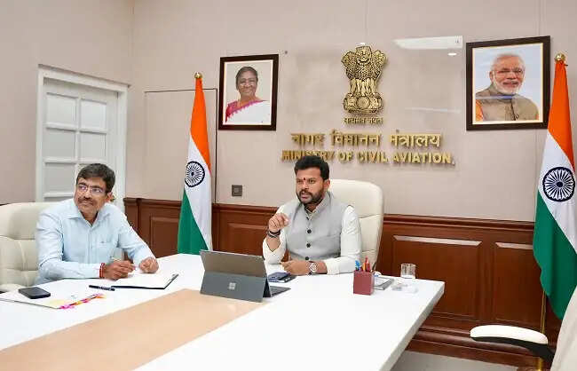 नागरिक उड्डयन मंत्रालय ने मध्य पूर्व में उभरते हालात के मद्देनजर विमानन तैयारियों की समीक्षा की