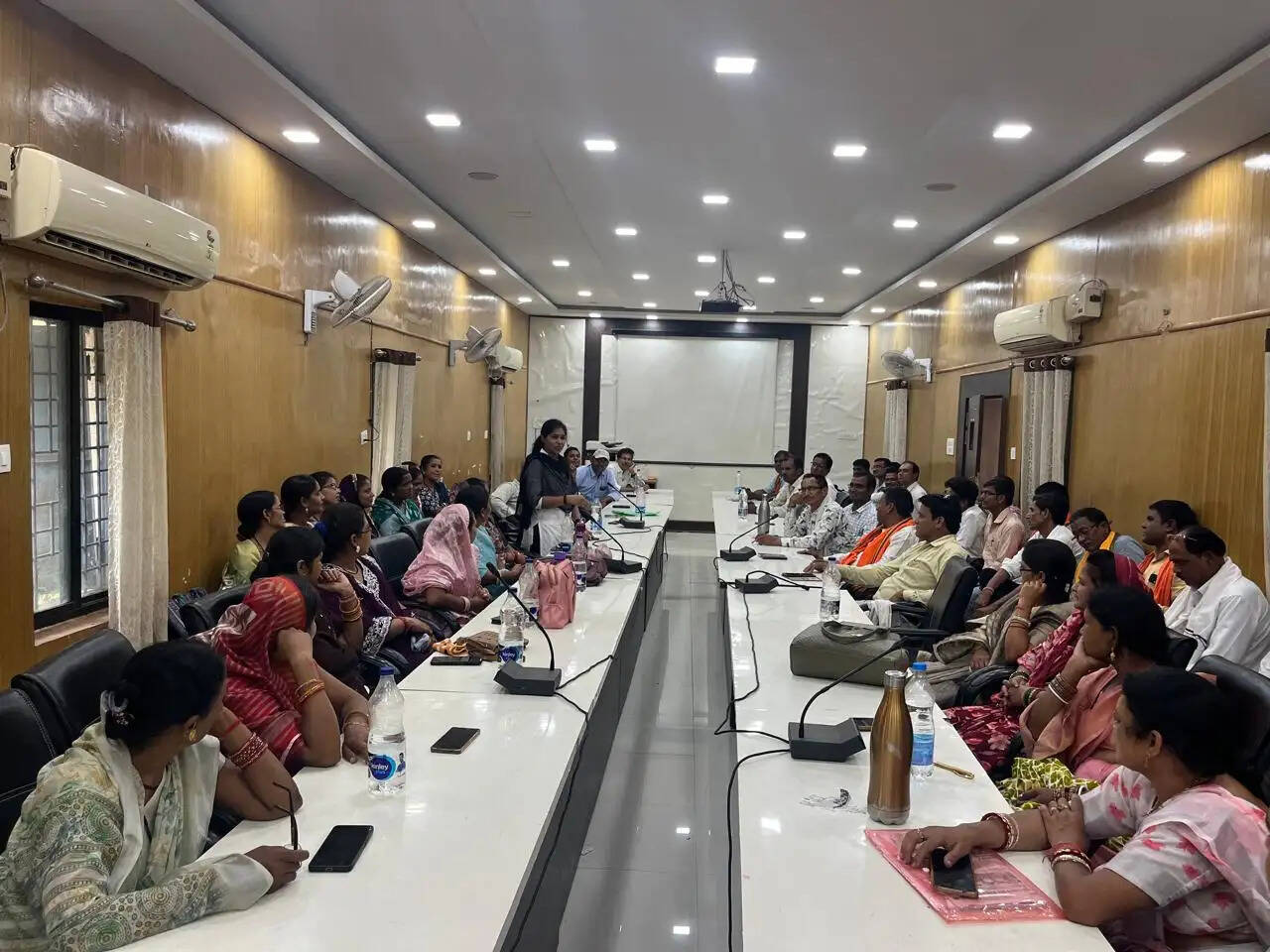पंचायत अधिकारों की अनदेखी पर भड़के सरपंच, हाेगा चरणबद्ध आंदोलन