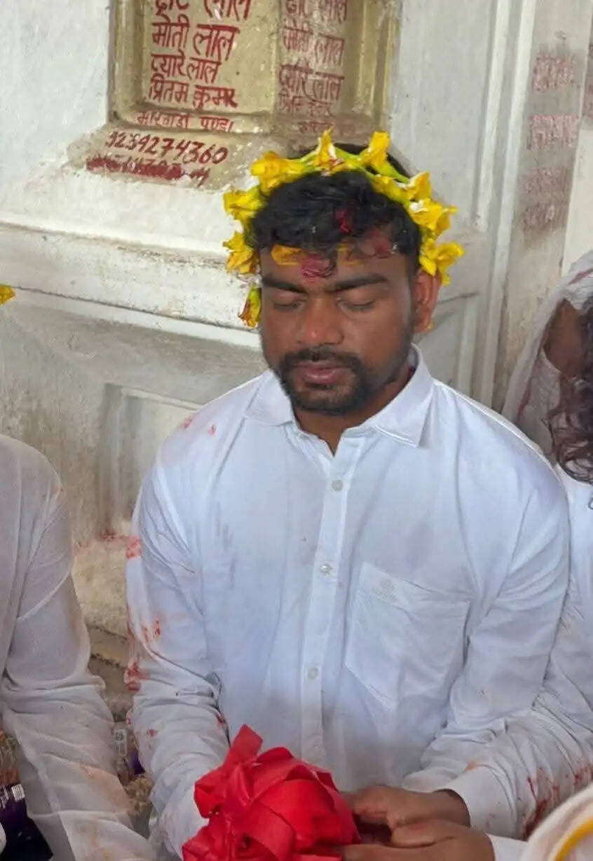 विधायक जयराम महतो ने बाबा बैद्यनाथ दरबार में टेका मत्था
