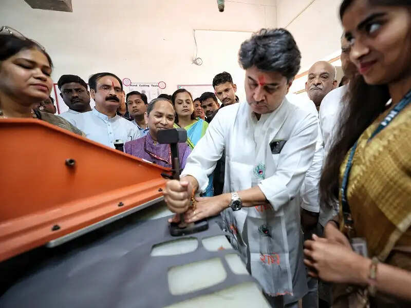 देश के भविष्य के निर्माण में महत्वपूर्ण भूमिका निभा सकते हैं भारत के युवा : ज्योतिरादित्य सिंधिया