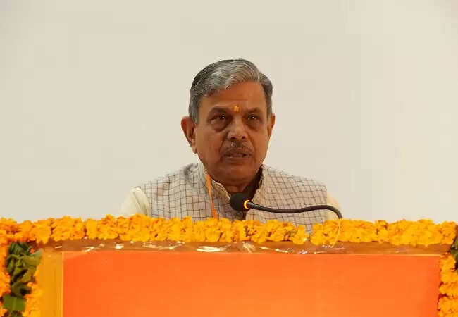 युवा सांस्कृतिक विरासत के साथ आधुनिक बनें, लेकिन स्वार्थी एवं लालची नहीं : दत्तात्रेय होसबाले