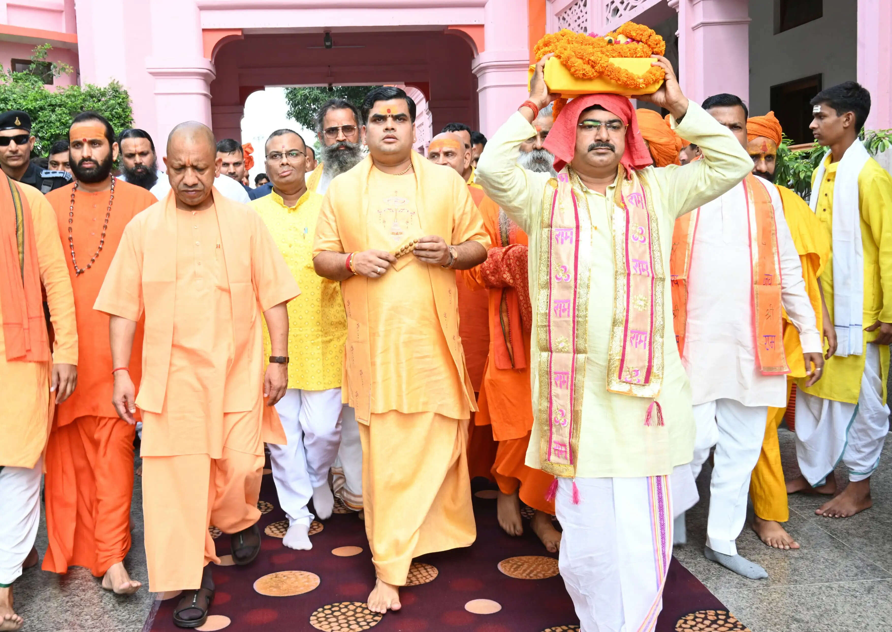 अंधकार, अराजकता और अज्ञानता से मुक्ति का माध्यम है भक्तिसम्मत ज्ञान : सीएम योगी