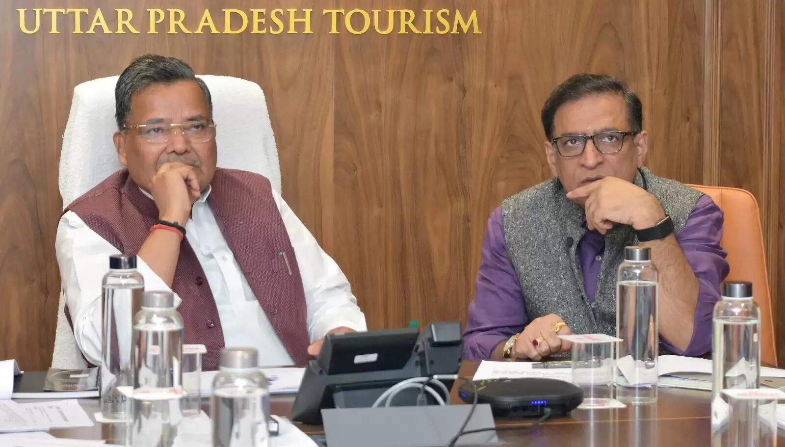 पर्यटकों को लखनऊ भ्रमण कराने के लिए 1090 चौराहे से इलेक्ट्रिक डबल डेकर बस का हाेगा संचालन