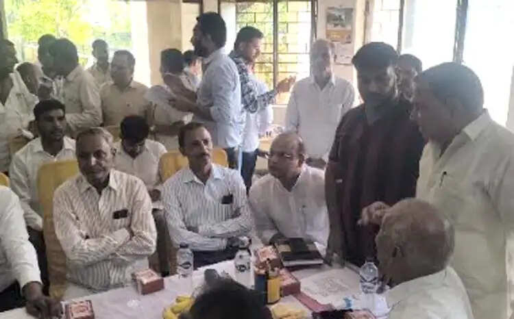 गन्ना किसानों की दो टूक, पांच साल तक फिक्स रहे बेसिक कोटा, पेराई से पहले घोषित हो गन्ने का भाव