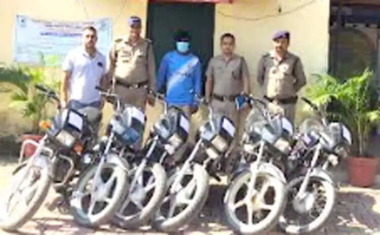 एक बाइक की तलाश में खुला राज, खंडहर से मिलीं पांच और चोरी की मोटरसाइकिलें