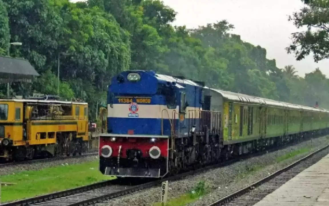 त्योहारी सीजन में रोडवेज और ट्रेनों में सीट की मारामारी, छठ पूजा के चलते यूपी बिहार की ट्रेनों में पैर धरने की भी जगह नहीं