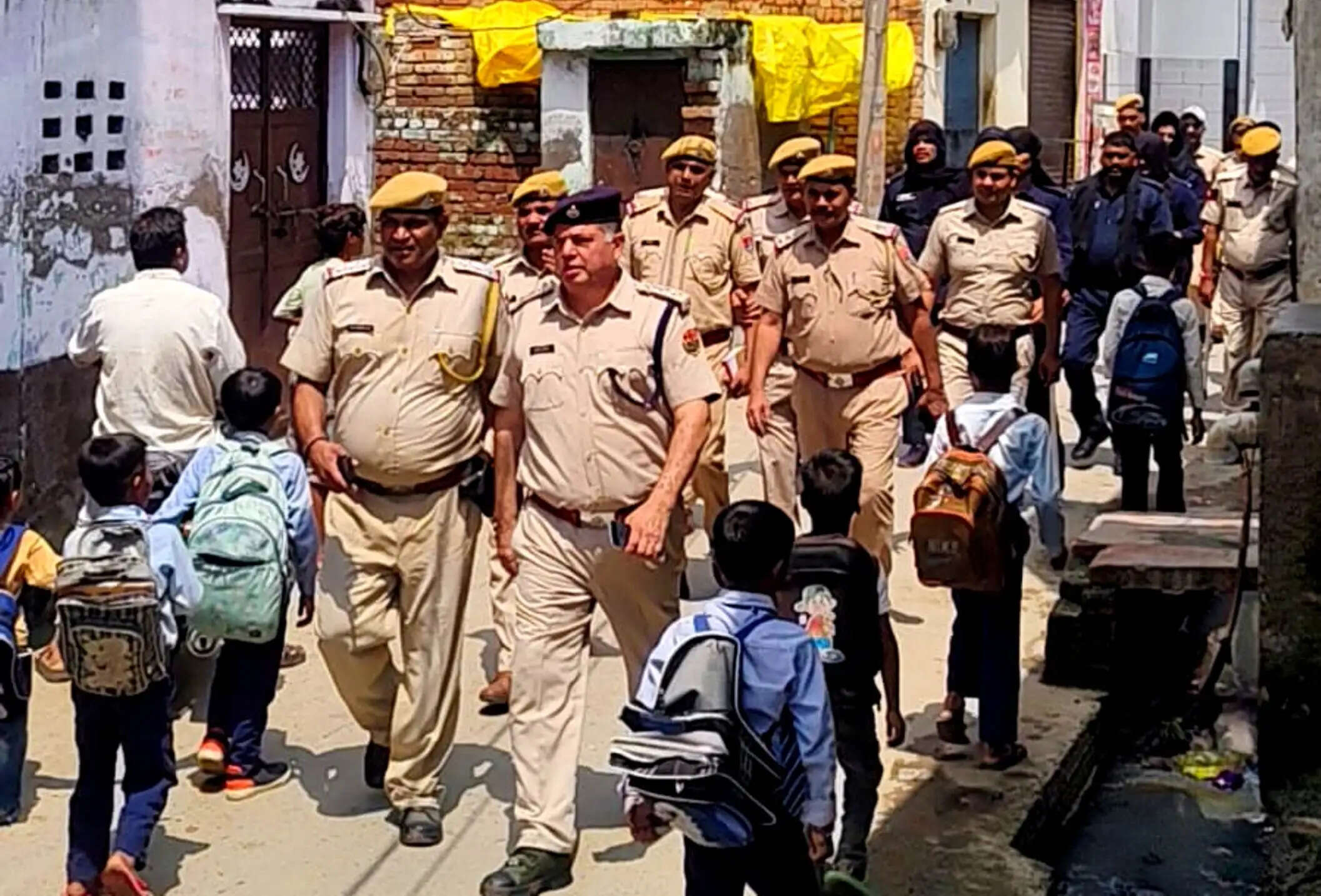धौलपुर पुलिस एक्शन में, राजाखेड़ा में निकाला पैदल मार्च