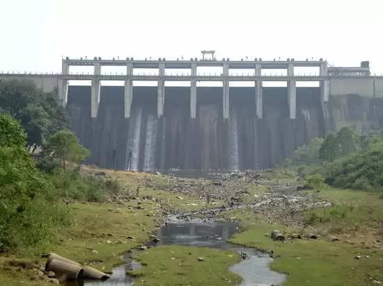 कभी भी खुल सकता है पतरातू डैम का गेट, नलकारी नदियों में बढ़ रहा जलस्तर