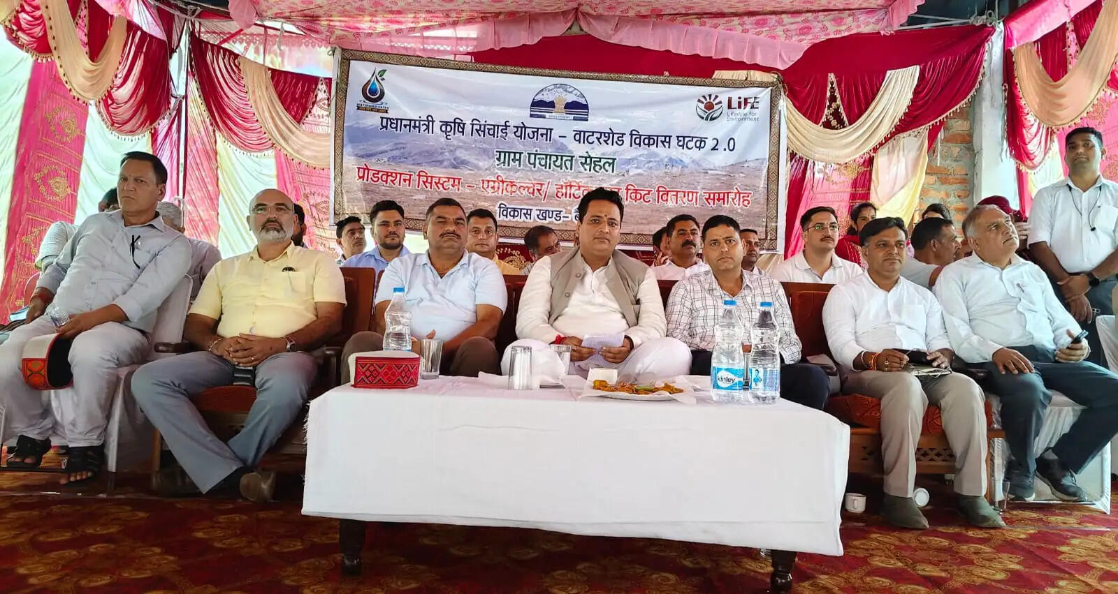 राज्यसभा सांसद ने कृषि सिंचाई योजना के तहत किसानों को बांटे इलेक्ट्रिक स्प्रेपंप