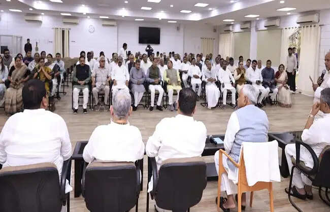 नीतीश कुमार के बेटे निशांत कुमार जेडीयू में हुए शामिल,संजय झा ने दिलाई पार्टी की सदस्यता