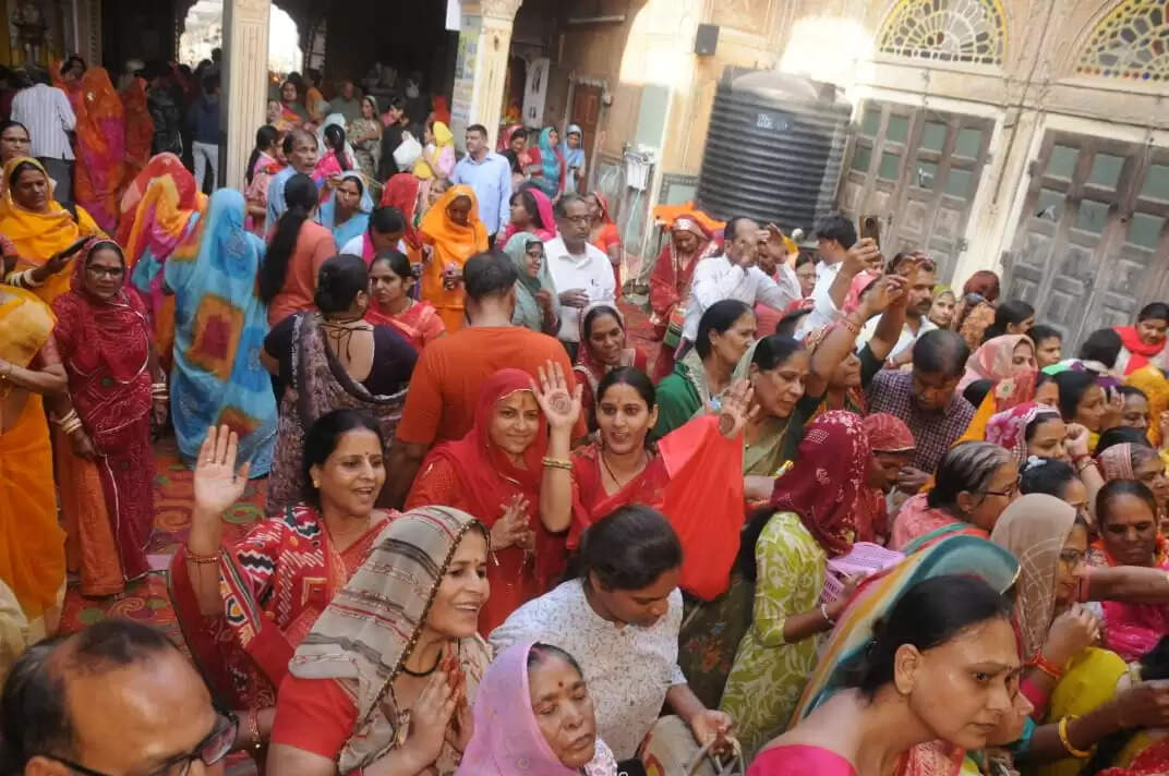 बैकुंठ चतुर्दशी: जयपुर के 135 साल पुराना मंदिर बैकुंठ नाथ जी में उमड़ी श्रद्धालुओं की भारी भीड़