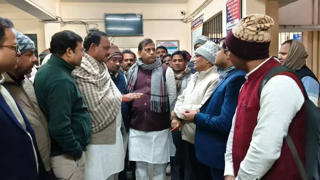 राजपुर सीएचसी का विधायक ने किया निरीक्षण, सुविधाओं पर ध्यान देने का निर्देश