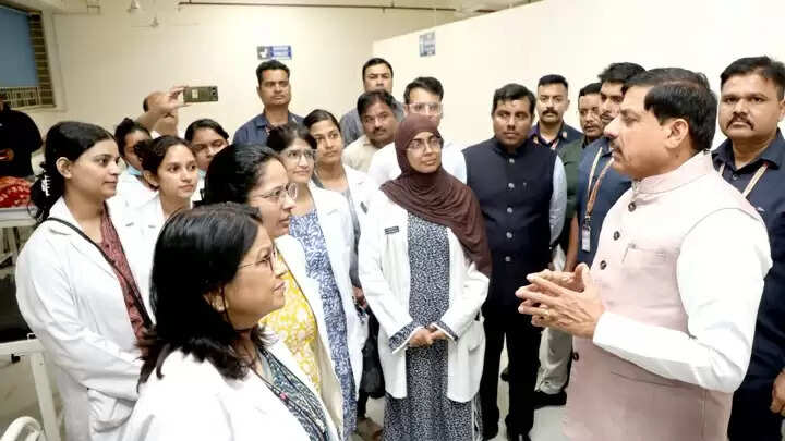 कार्बाइड गन से घायल बच्चों और नागरिकों का उपचार सर्वोच्च प्राथमिकता में हो: मुख्यमंत्री डॉ. यादव